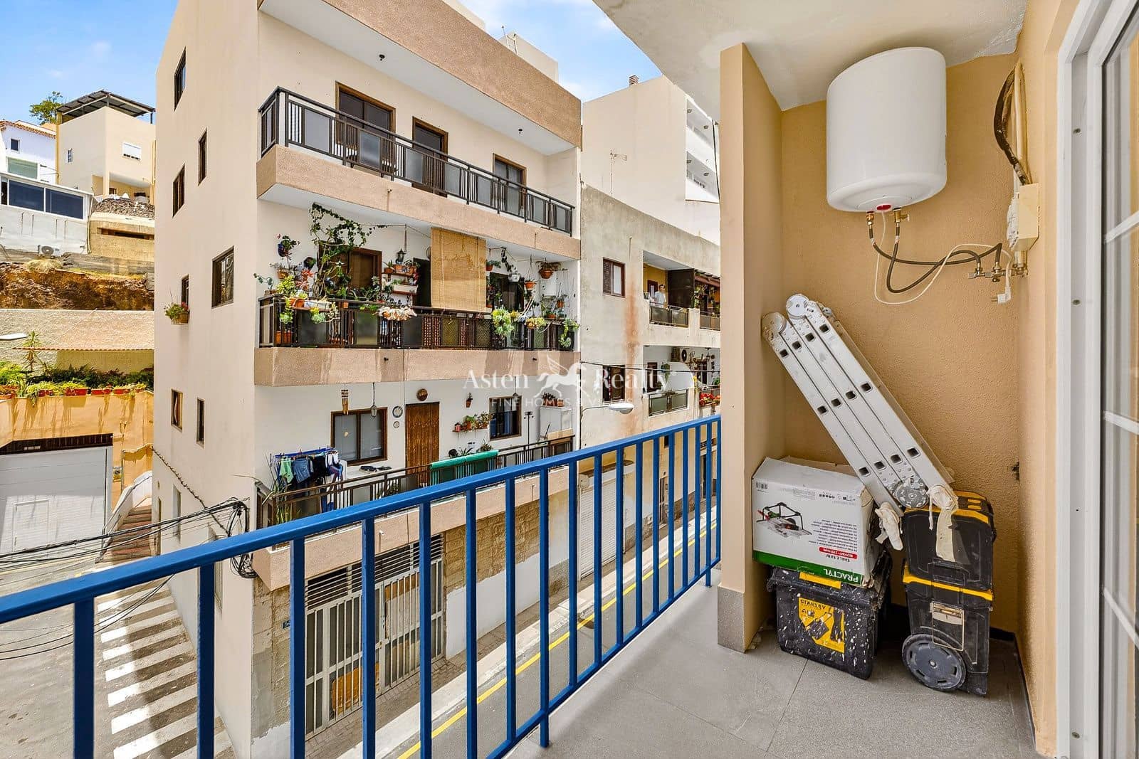 2 bedroom Penthouse for sale in Los Cristianos - € 290,000 (Ref: 9867935)