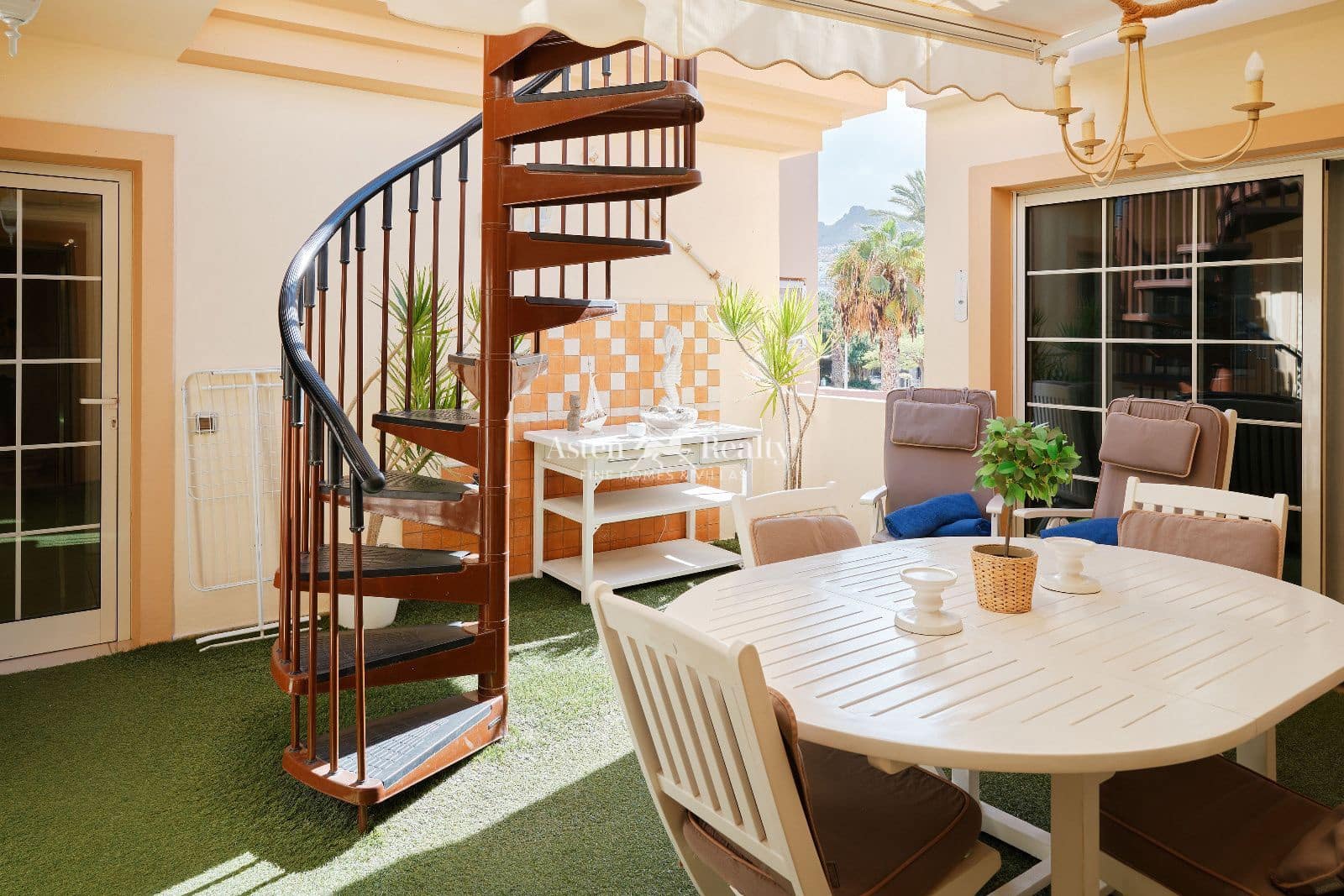 2 bedroom Penthouse for sale in Playa del Duque with pool garage - € 860,000 (Ref: 9867936)