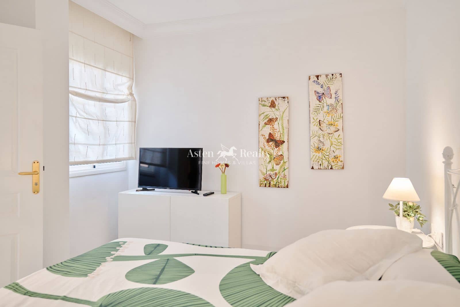 2 bedroom Penthouse for sale in Playa del Duque with pool garage - € 860,000 (Ref: 9867936)