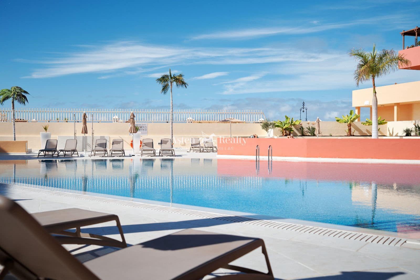 2 bedroom Penthouse for sale in Playa del Duque with pool garage - € 860,000 (Ref: 9867936)
