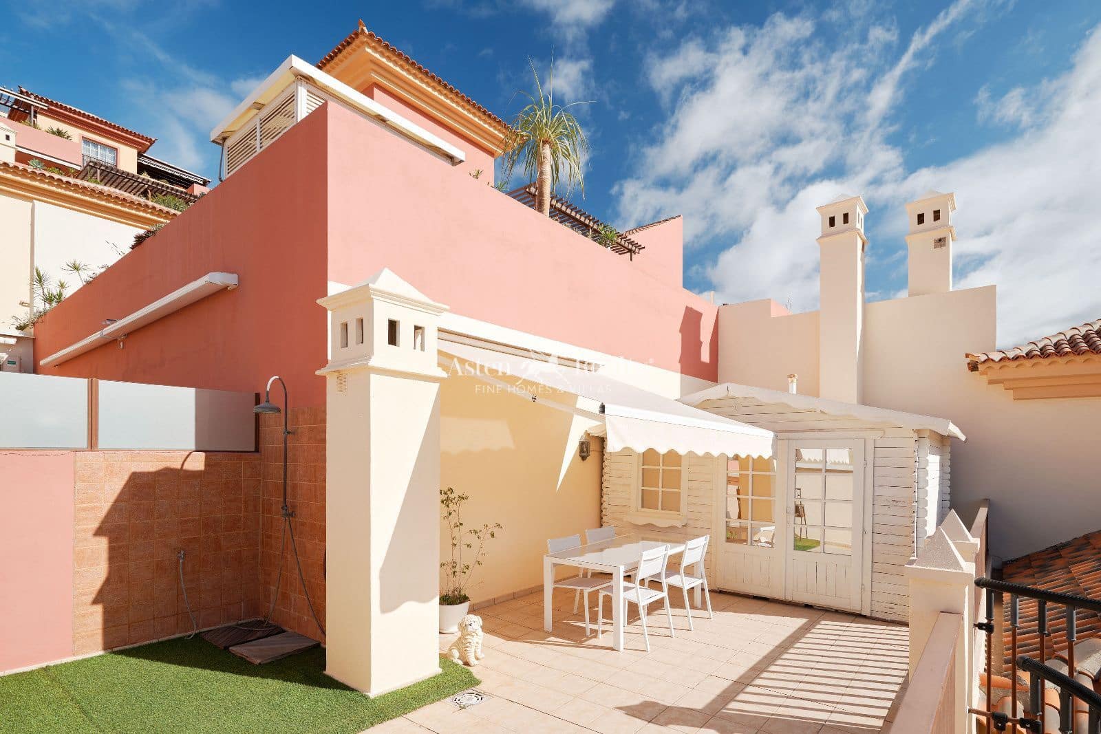 2 bedroom Penthouse for sale in Playa del Duque with pool garage - € 860,000 (Ref: 9867936)