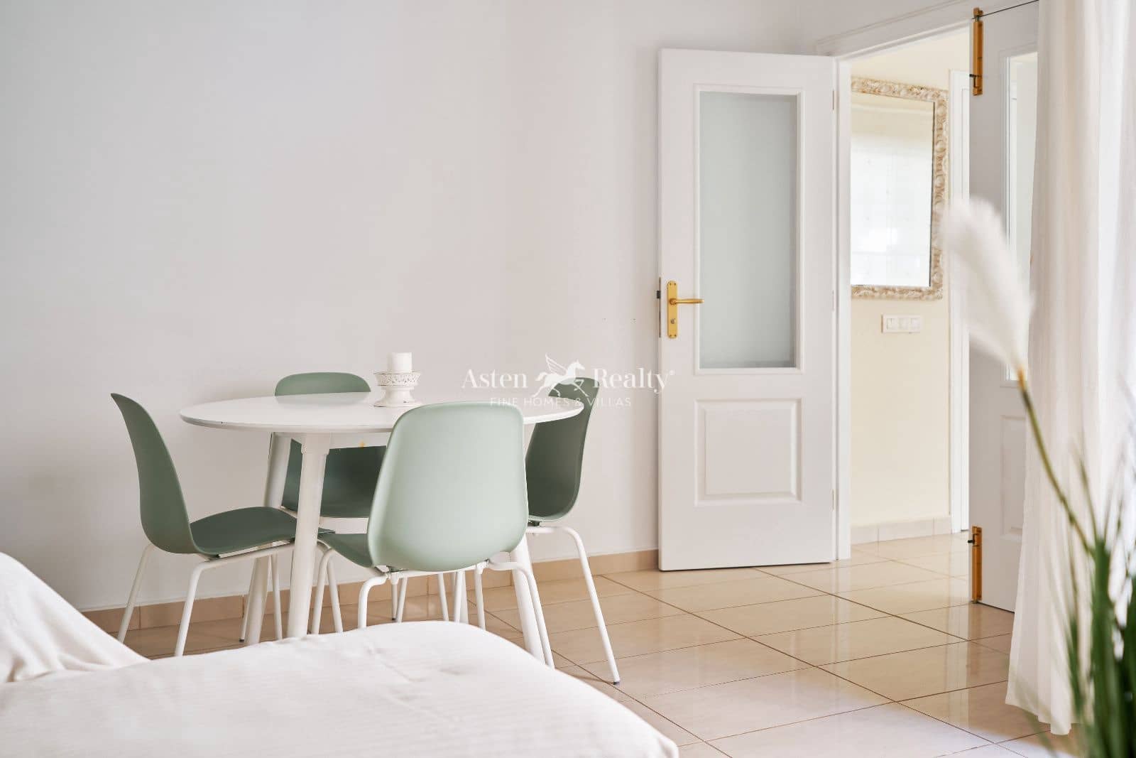 2 bedroom Penthouse for sale in Playa del Duque with pool garage - € 860,000 (Ref: 9867936)