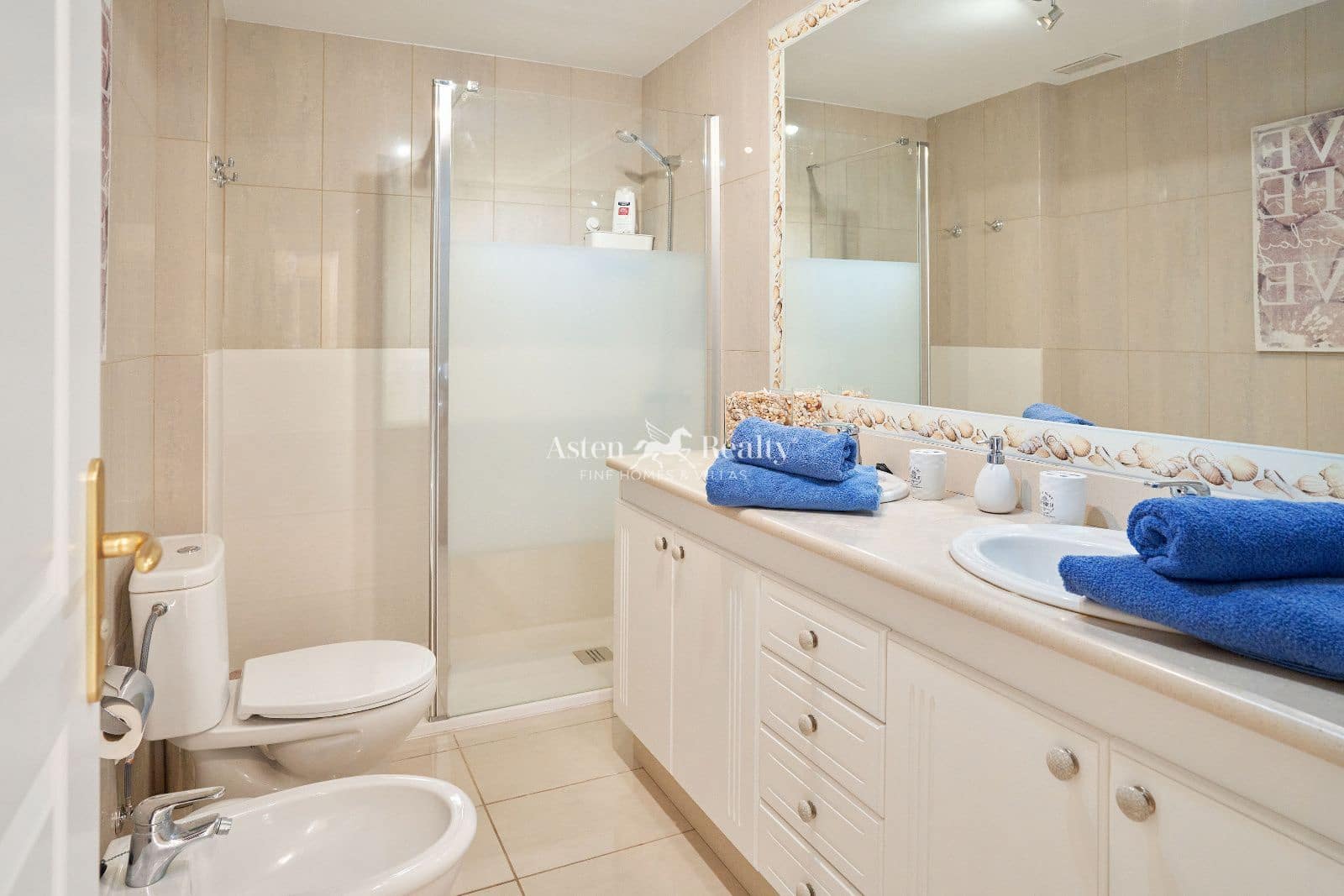 2 bedroom Penthouse for sale in Playa del Duque with pool garage - € 860,000 (Ref: 9867936)