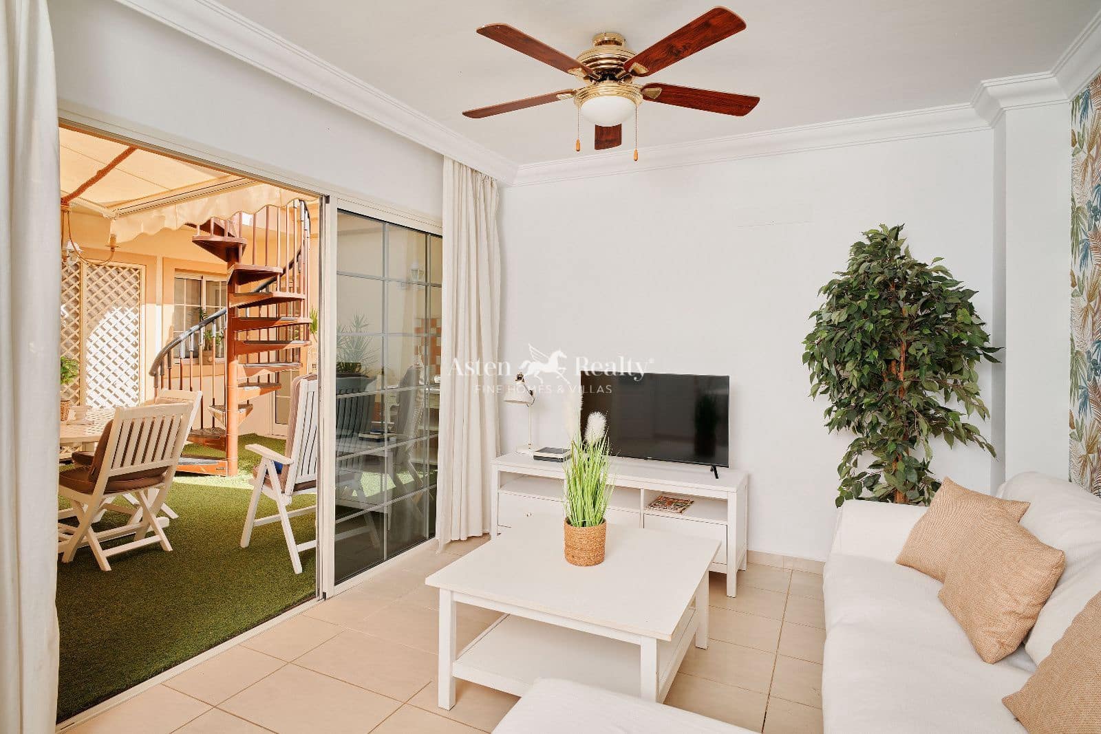 2 bedroom Penthouse for sale in Playa del Duque with pool garage - € 860,000 (Ref: 9867936)