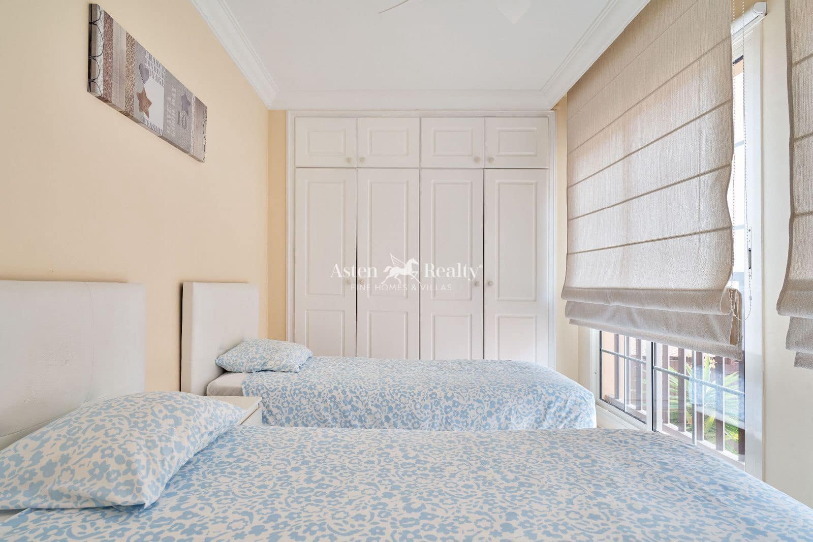 2 bedroom Penthouse for sale in Playa del Duque with pool garage - € 860,000 (Ref: 9867936)