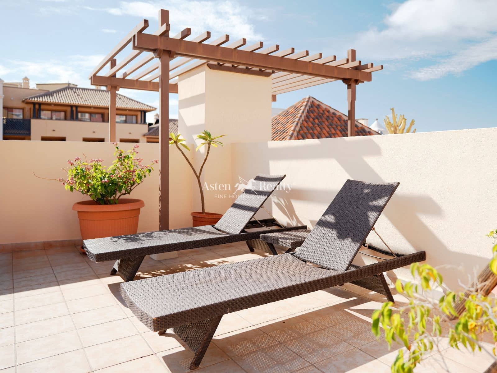 2 bedroom Penthouse for sale in Playa del Duque with pool garage - € 860,000 (Ref: 9867936)