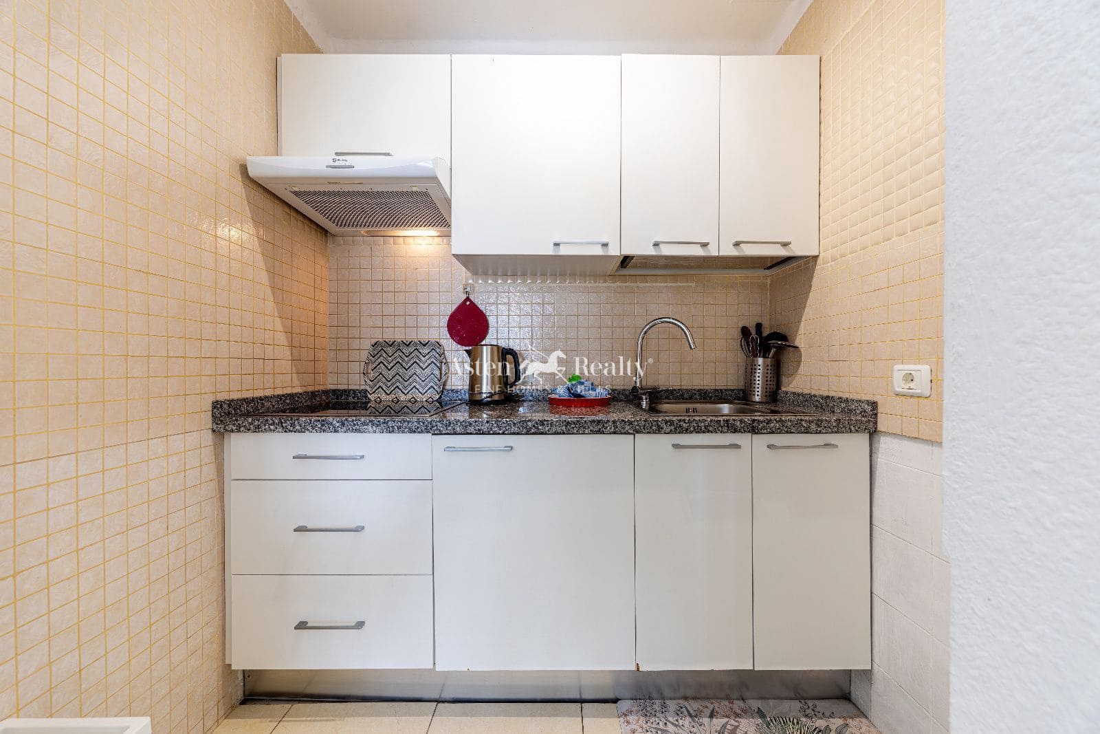 Mieszkanie na sprzedaż w Playa de las Americas z basenem - 265 000 € (Ref: 9872414)