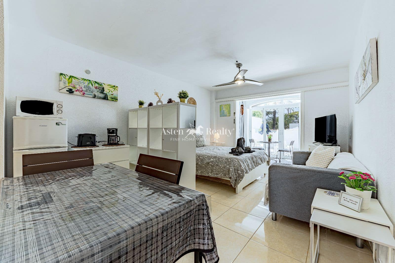 Mieszkanie na sprzedaż w Playa de las Americas z basenem - 265 000 € (Ref: 9872414)
