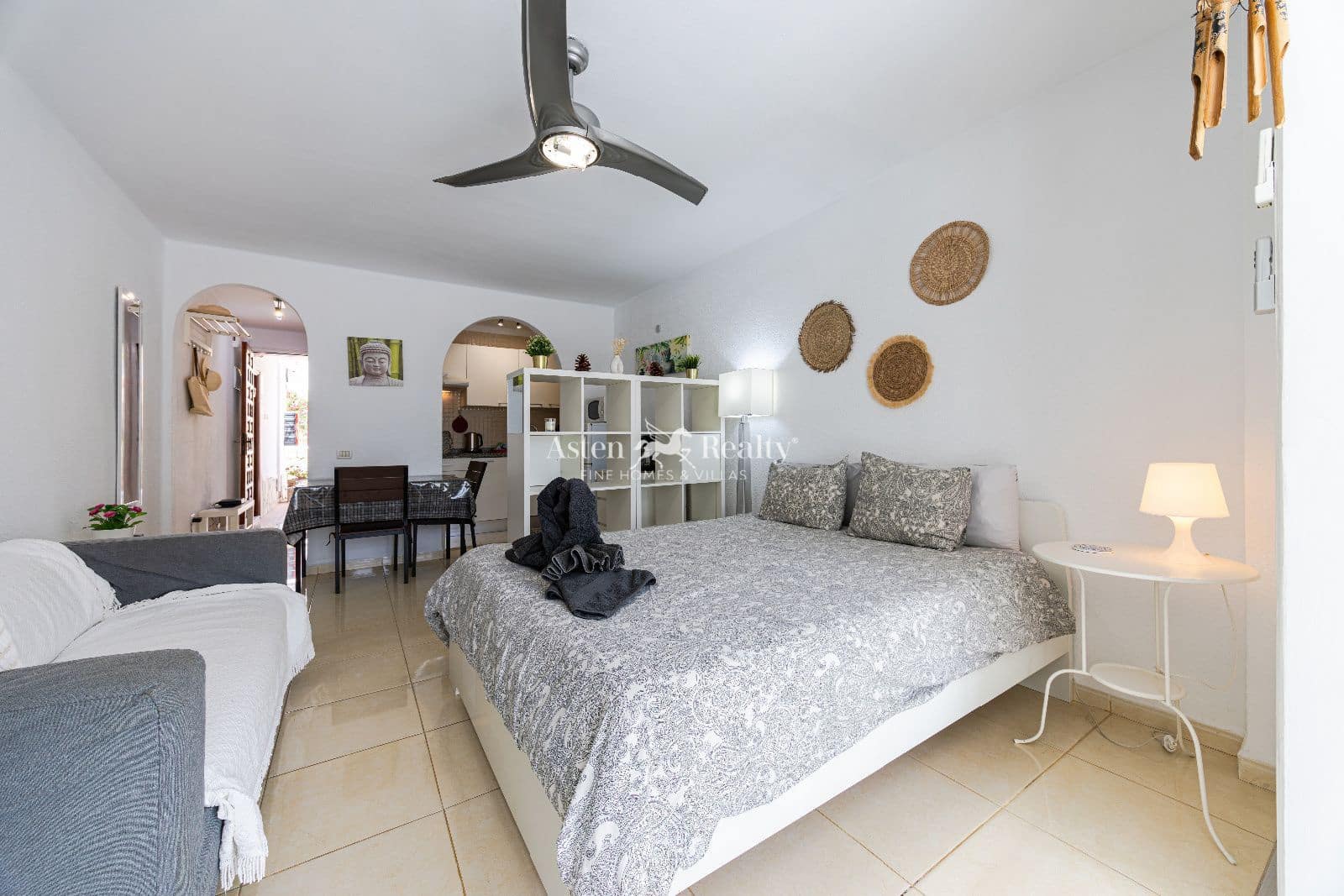 Mieszkanie na sprzedaż w Playa de las Americas z basenem - 265 000 € (Ref: 9872414)