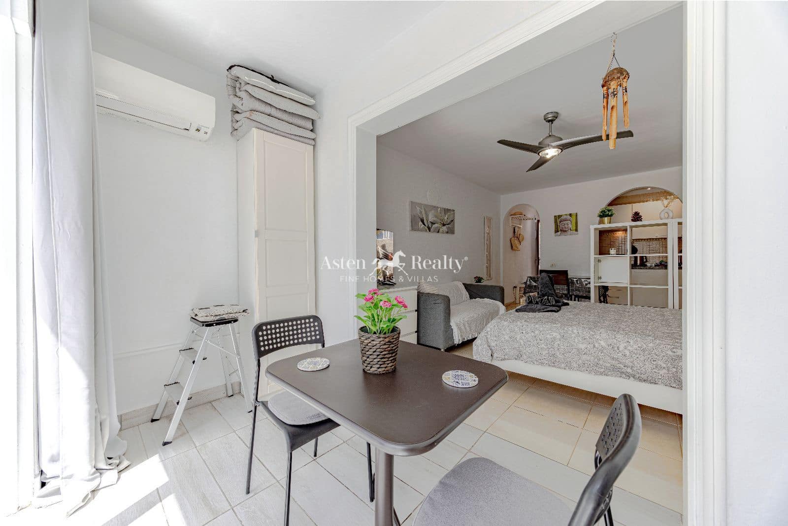 Mieszkanie na sprzedaż w Playa de las Americas z basenem - 265 000 € (Ref: 9872414)