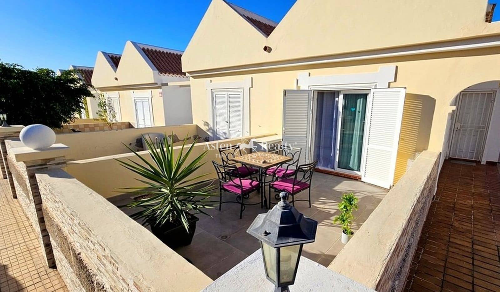 2 Zimmer Bungalow zu verkaufen in Golf del Sur mit Pool - 328.000 € (Ref: 9874010)