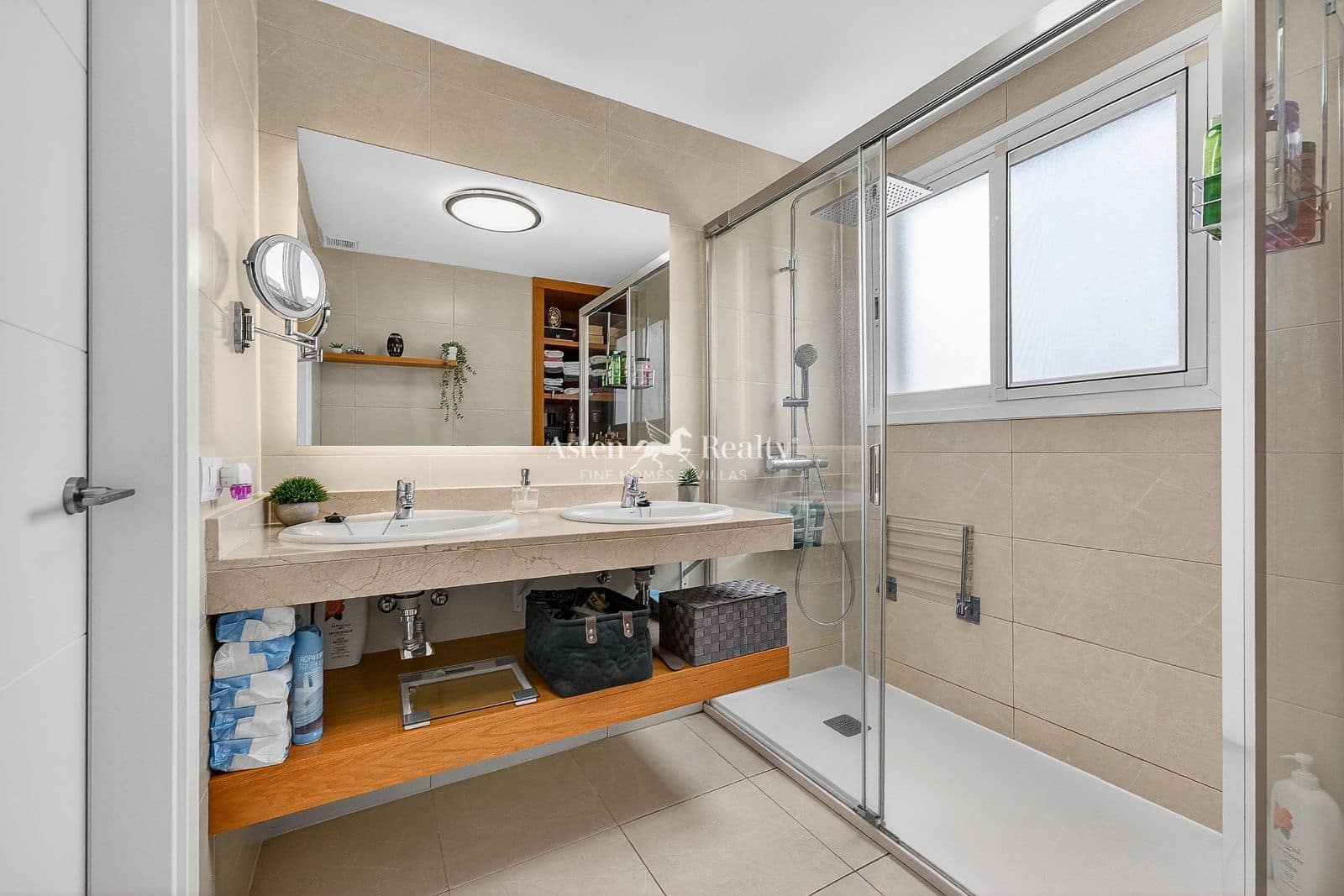 4 chambre Maison de Ville à vendre à Puerto Santiago avec piscine garage - 945 000 € (Ref: 9880228)