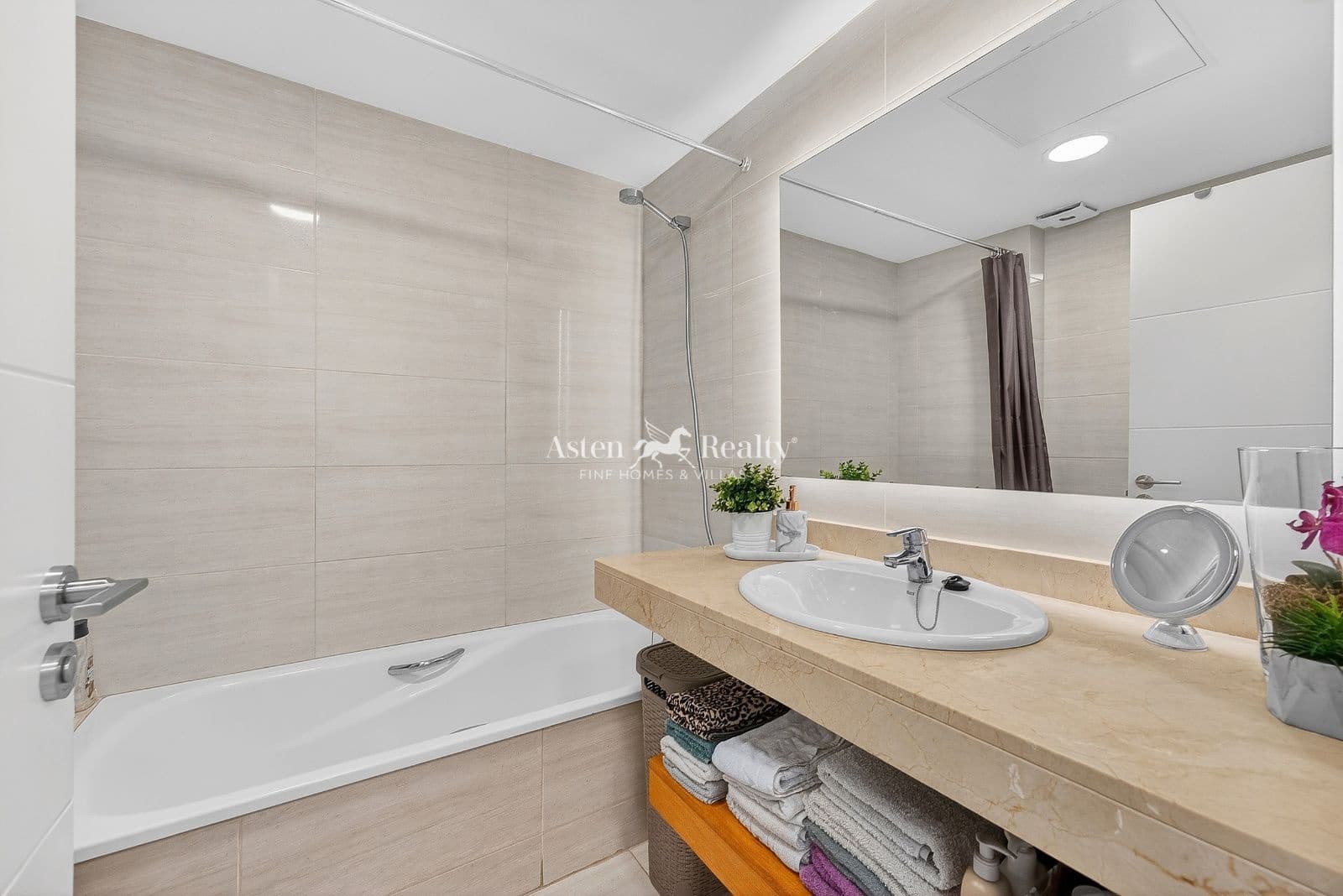 4 chambre Maison de Ville à vendre à Puerto Santiago avec piscine garage - 945 000 € (Ref: 9880228)