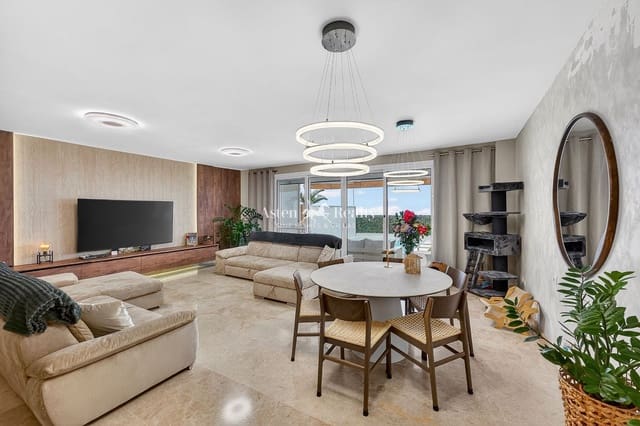 4 makuuhuone Omakotitalo myytävänä paikassa Puerto Santiago, Santiago del Teide mukana uima-altaan 
autotalli - 945 000 € (Ref: 9880228)