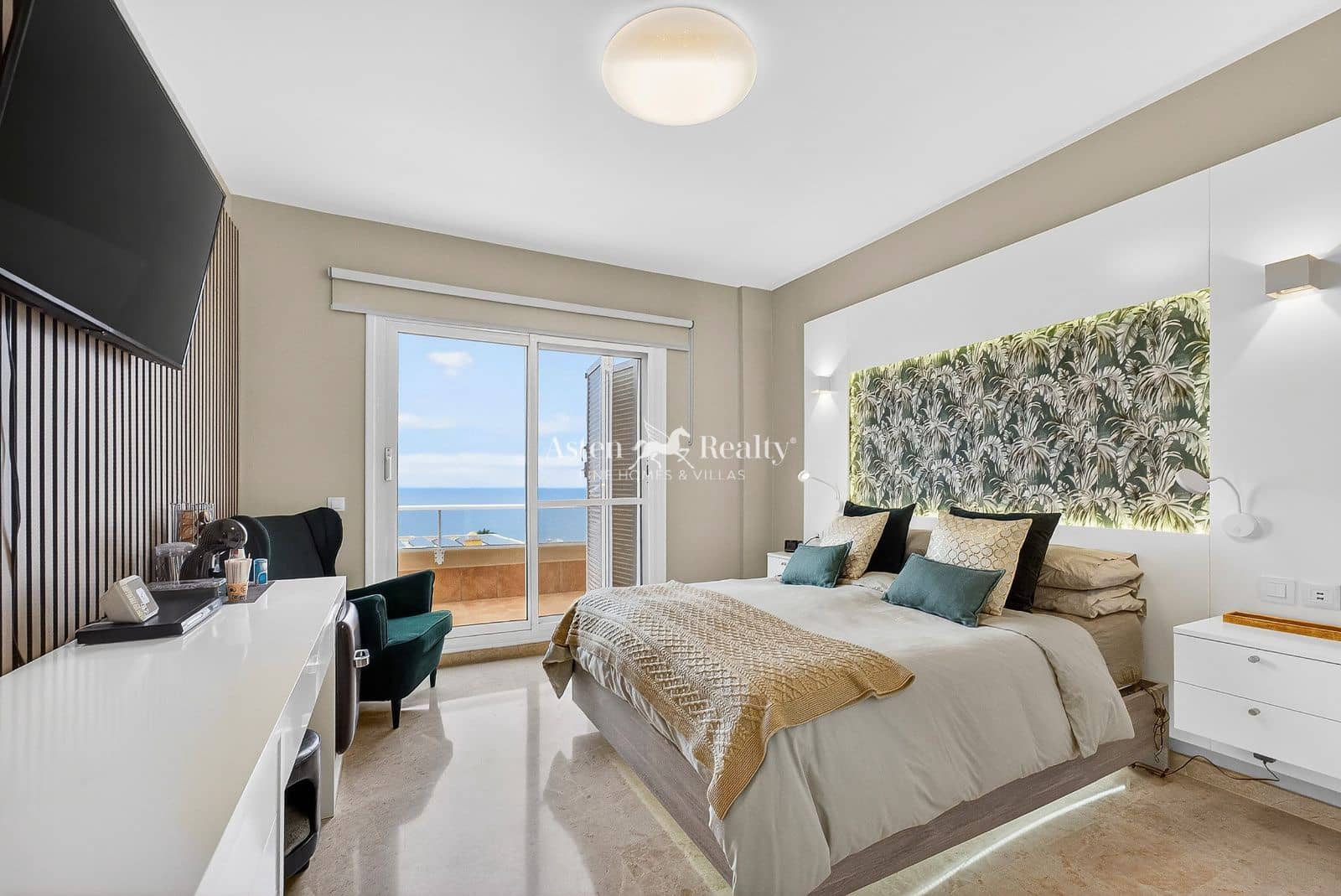 4 chambre Maison de Ville à vendre à Puerto Santiago avec piscine garage - 945 000 € (Ref: 9880228)
