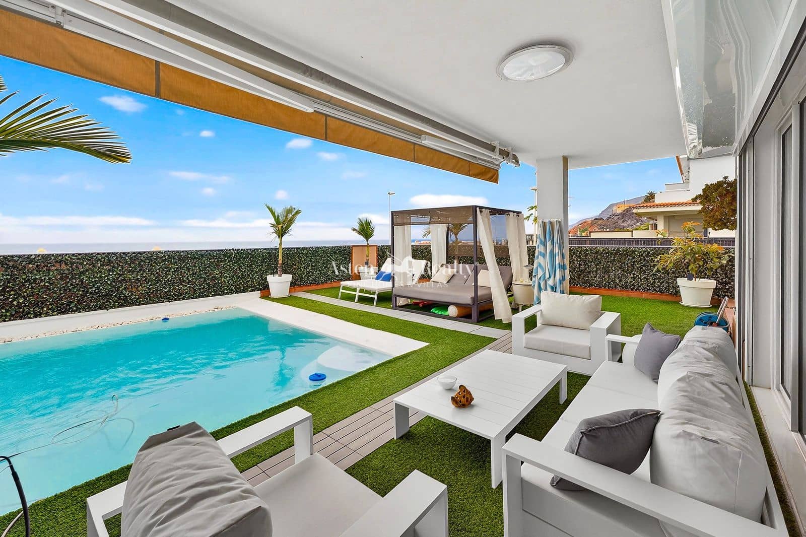 4 chambre Maison de Ville à vendre à Puerto Santiago avec piscine garage - 945 000 € (Ref: 9880228)