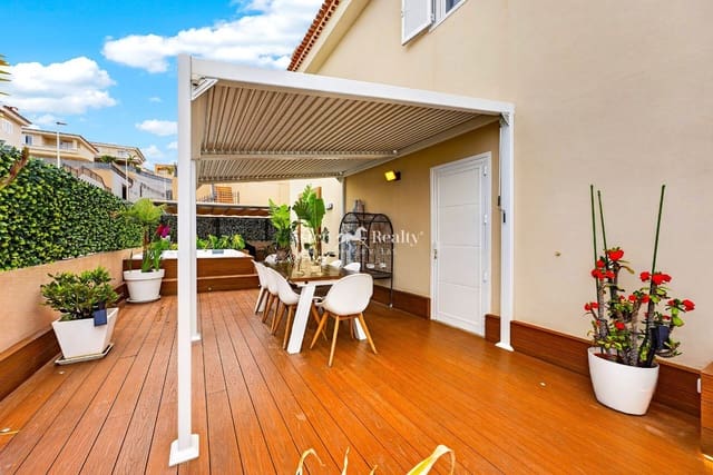 4 makuuhuone Omakotitalo myytävänä paikassa Puerto Santiago, Santiago del Teide mukana uima-altaan 
autotalli - 945 000 € (Ref: 9880228)