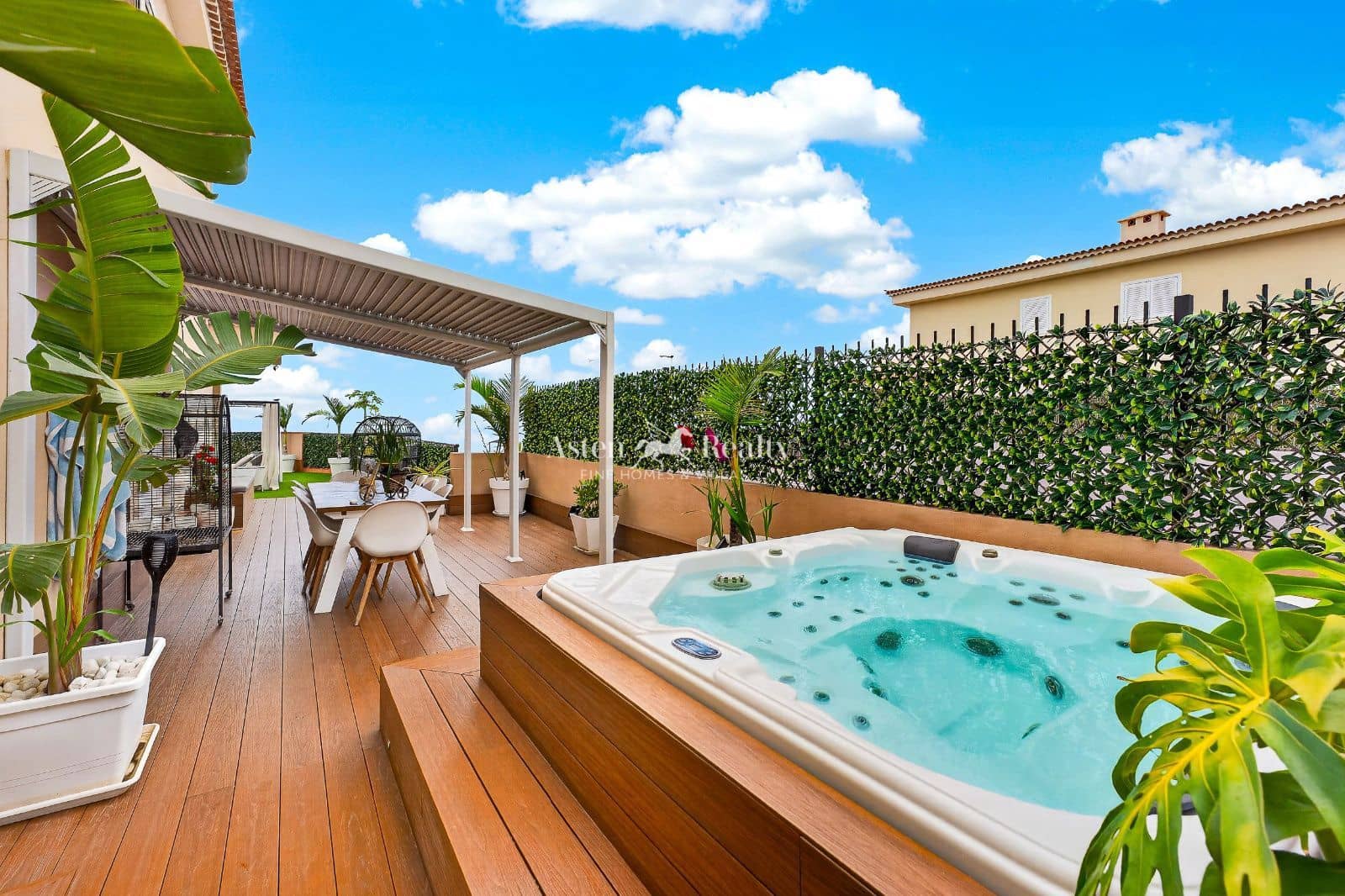 4 chambre Maison de Ville à vendre à Puerto Santiago avec piscine garage - 945 000 € (Ref: 9880228)