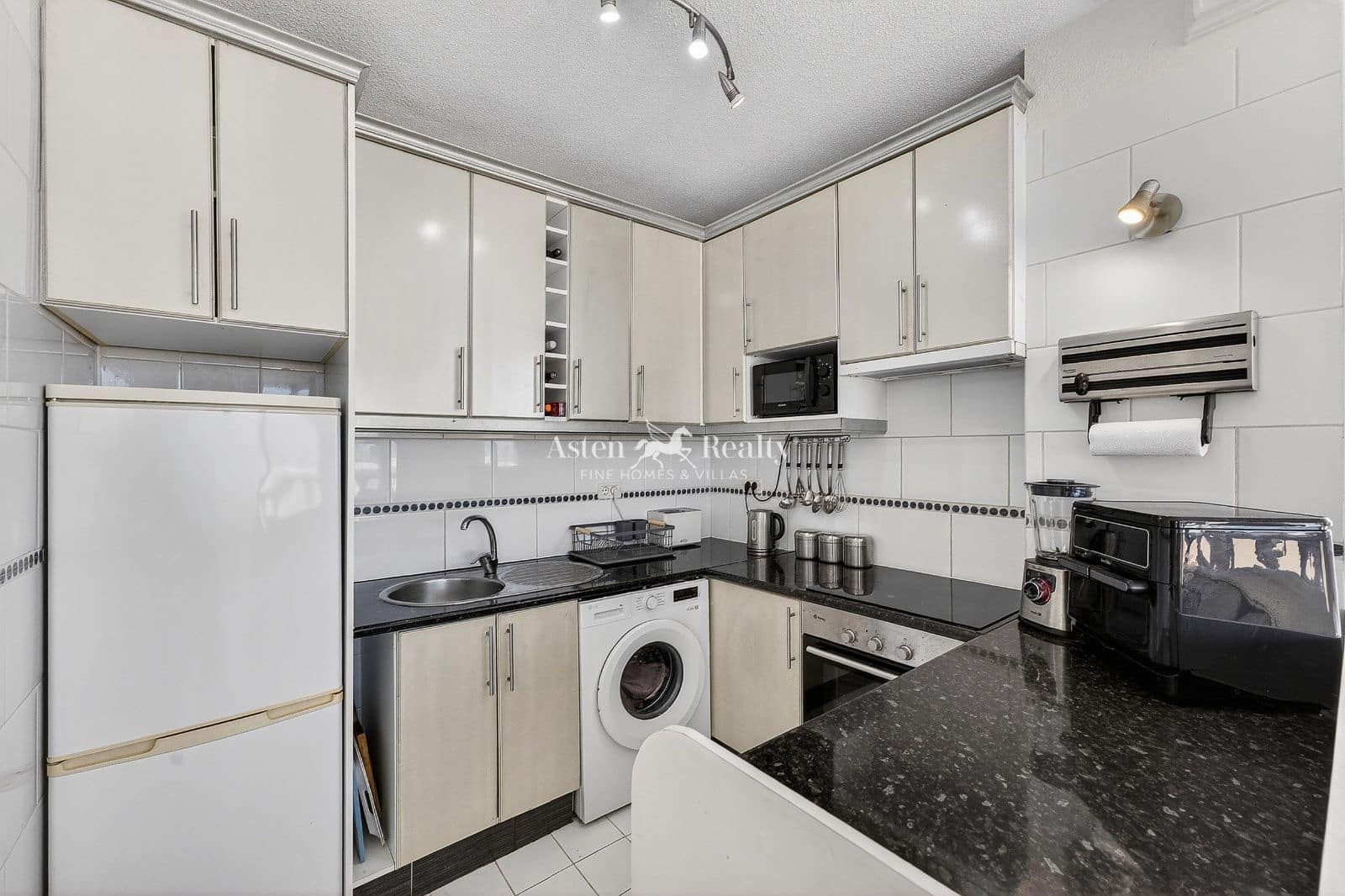 2 soveværelse Villa til salg i Costa Adeje med swimmingpool - € 460.000 (Ref: 9889301)
