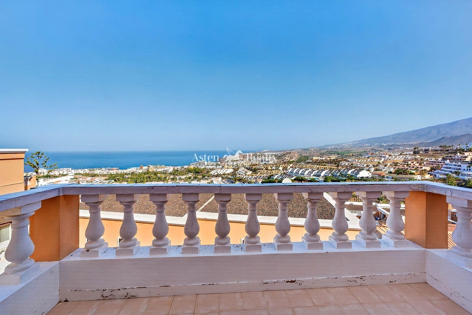 2 soveværelse Villa til salg i Costa Adeje med swimmingpool - € 460.000 (Ref: 9889301)