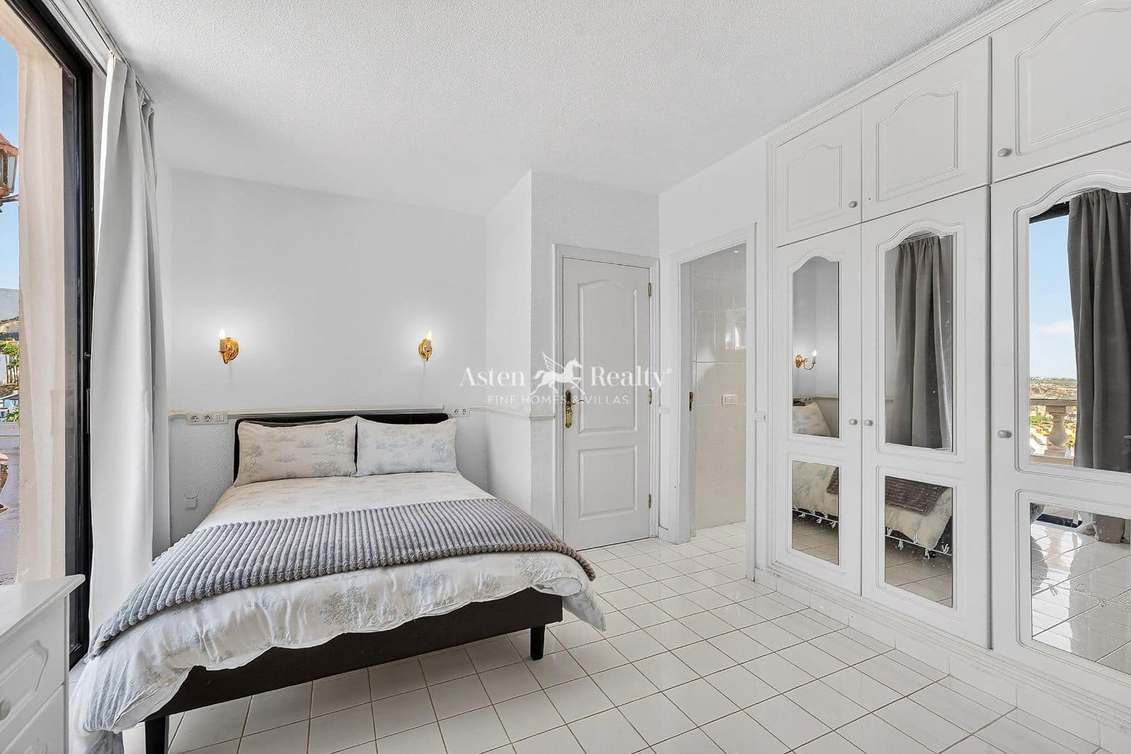 2 soveværelse Villa til salg i Costa Adeje med swimmingpool - € 460.000 (Ref: 9889301)