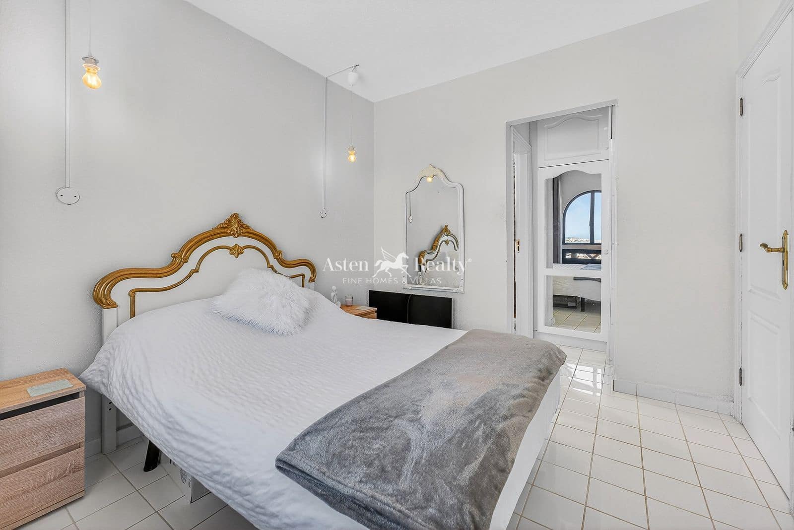 2 soveværelse Villa til salg i Costa Adeje med swimmingpool - € 460.000 (Ref: 9889301)