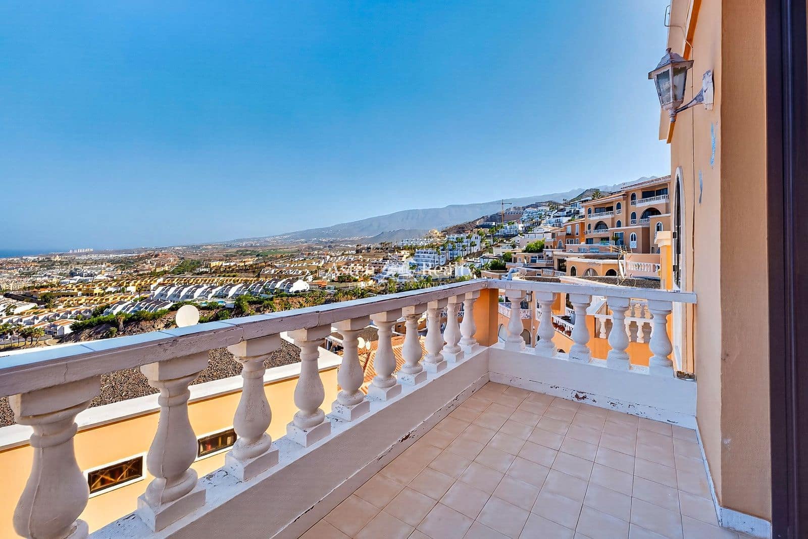 2 soveværelse Villa til salg i Costa Adeje med swimmingpool - € 460.000 (Ref: 9889301)