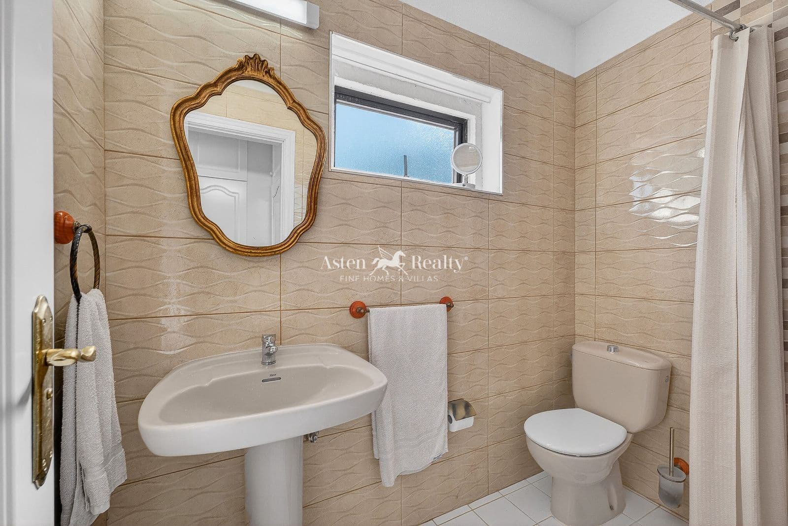 2 soveværelse Villa til salg i Costa Adeje med swimmingpool - € 460.000 (Ref: 9889301)