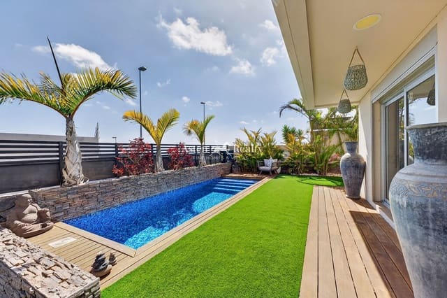 3 quarto Casa em Banda para venda em Chayofa, Arona com piscina garagem - 925 000 € (Ref: 9893147)