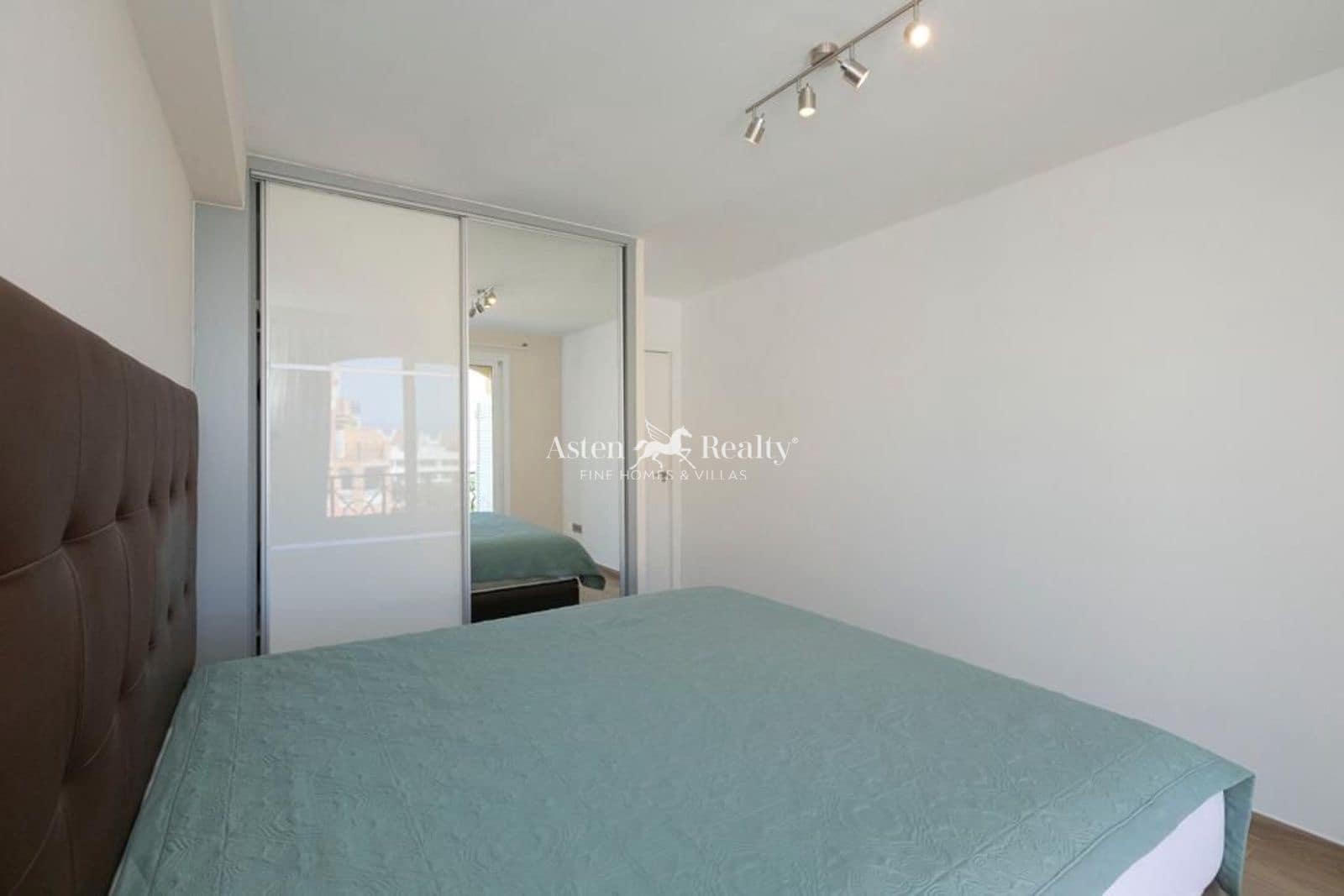 1 sovrum Lägenhet till salu i Los Cristianos med pool garage - 350 000 € (Ref: 9895373)