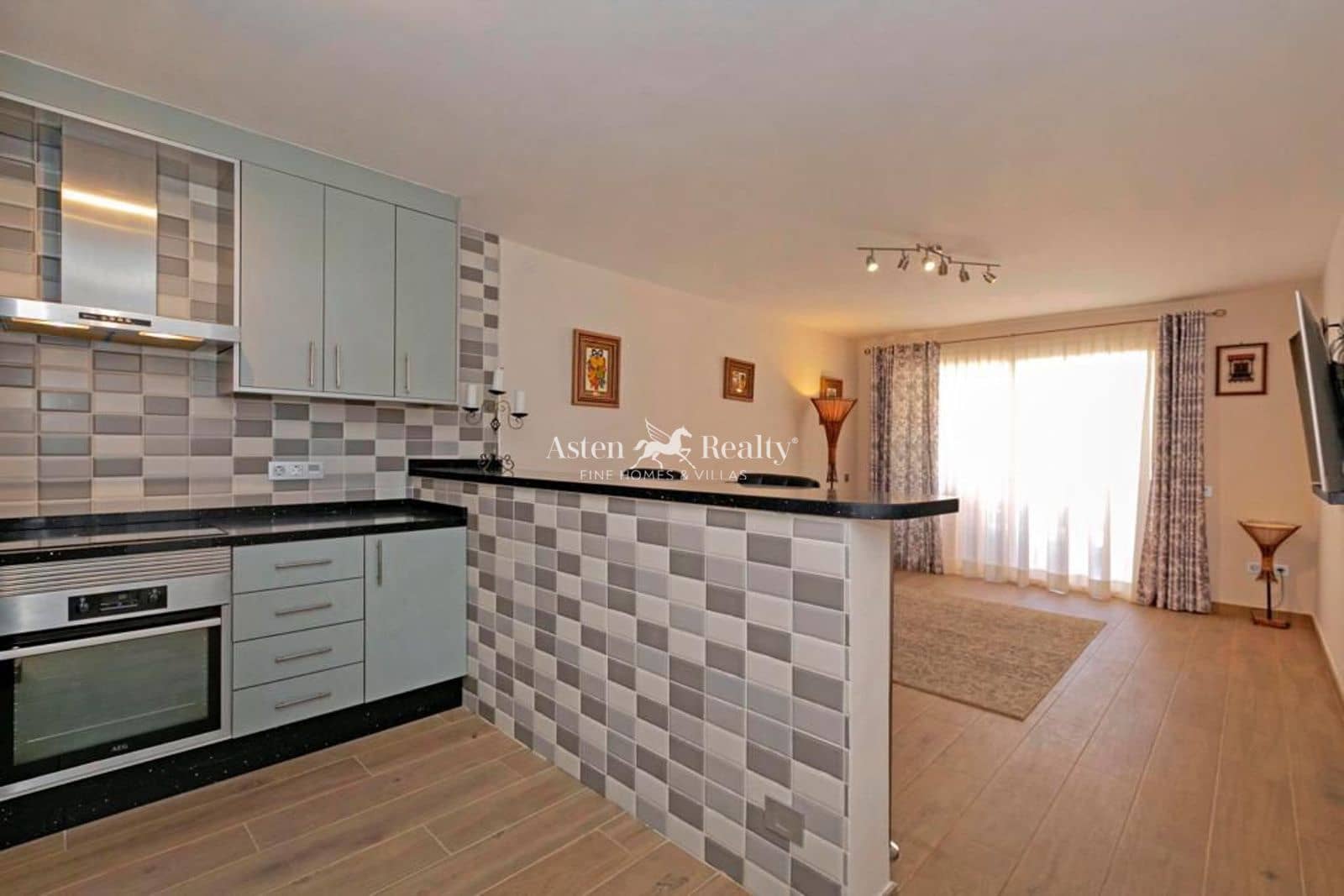 1 sovrum Lägenhet till salu i Los Cristianos med pool garage - 350 000 € (Ref: 9895373)