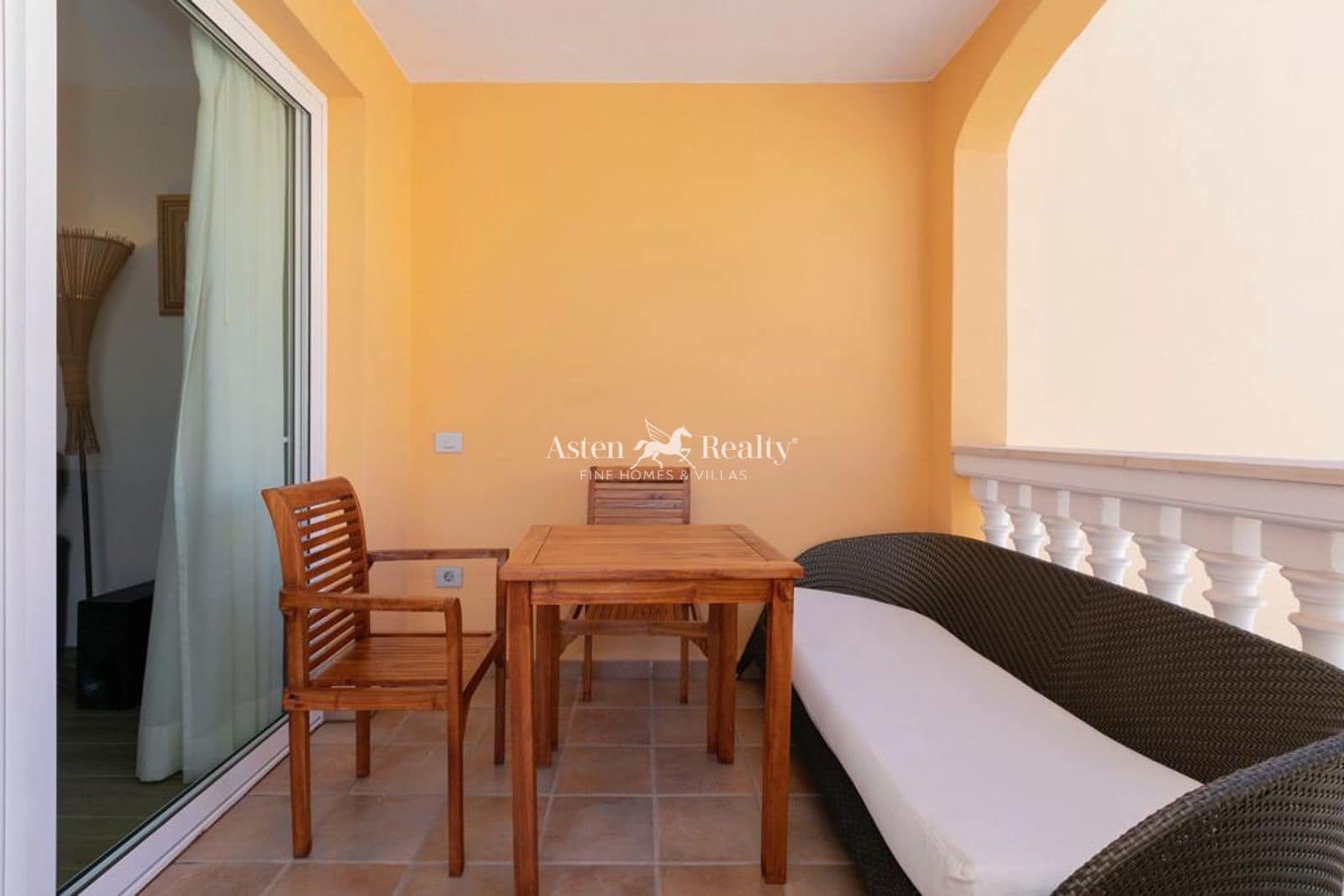 1 soveværelse Lejlighed til salg i Los Cristianos med swimmingpool garage - € 350.000 (Ref: 9895373)