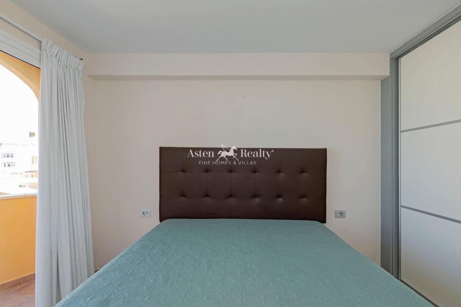 1 soveværelse Lejlighed til salg i Los Cristianos med swimmingpool garage - € 350.000 (Ref: 9895373)