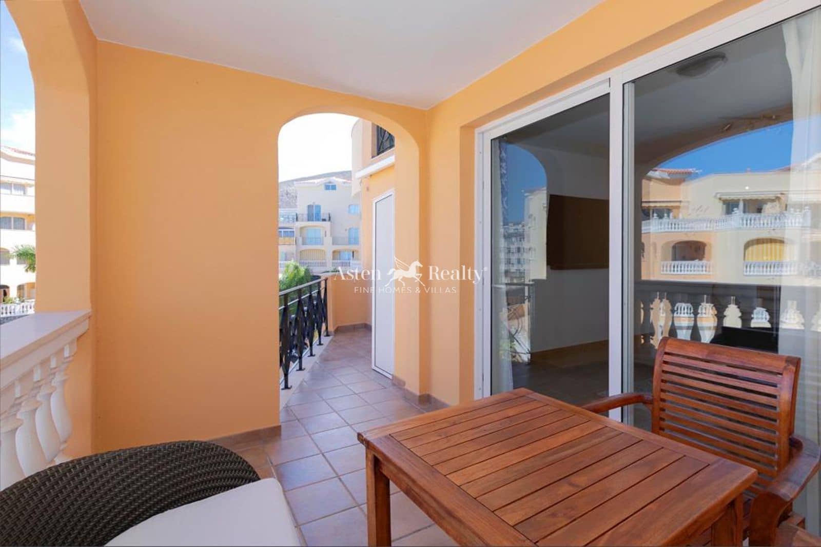 1 soveværelse Lejlighed til salg i Los Cristianos med swimmingpool garage - € 350.000 (Ref: 9895373)