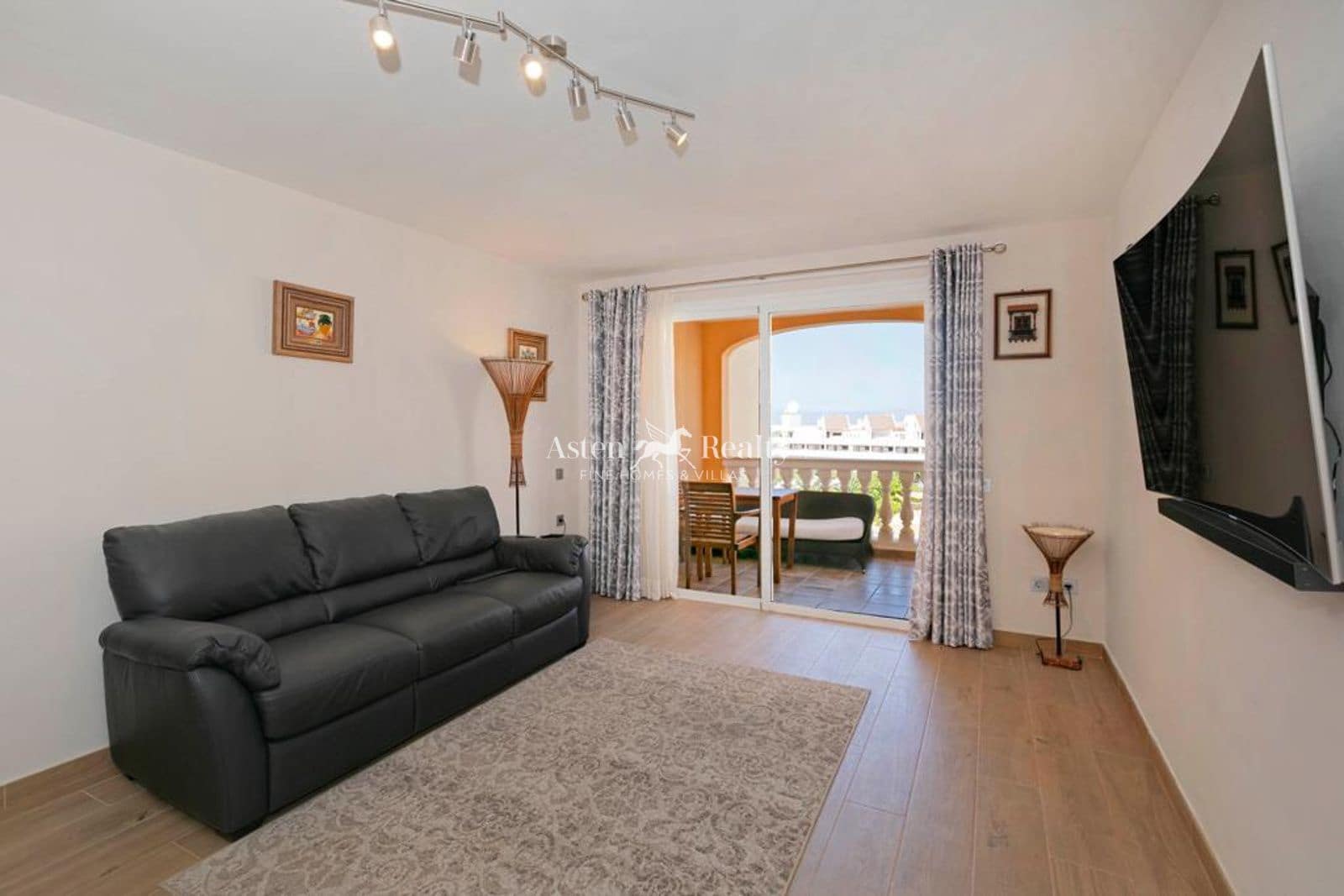 1 soveværelse Lejlighed til salg i Los Cristianos med swimmingpool garage - € 350.000 (Ref: 9895373)