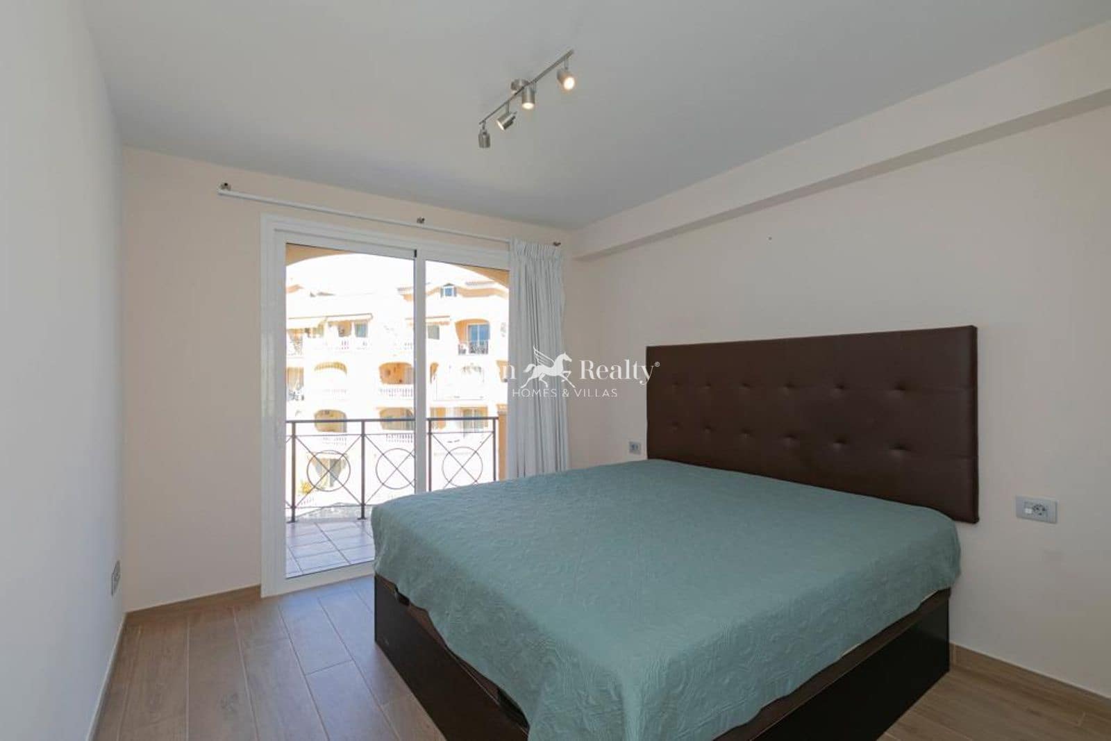 1 soveværelse Lejlighed til salg i Los Cristianos med swimmingpool garage - € 350.000 (Ref: 9895373)