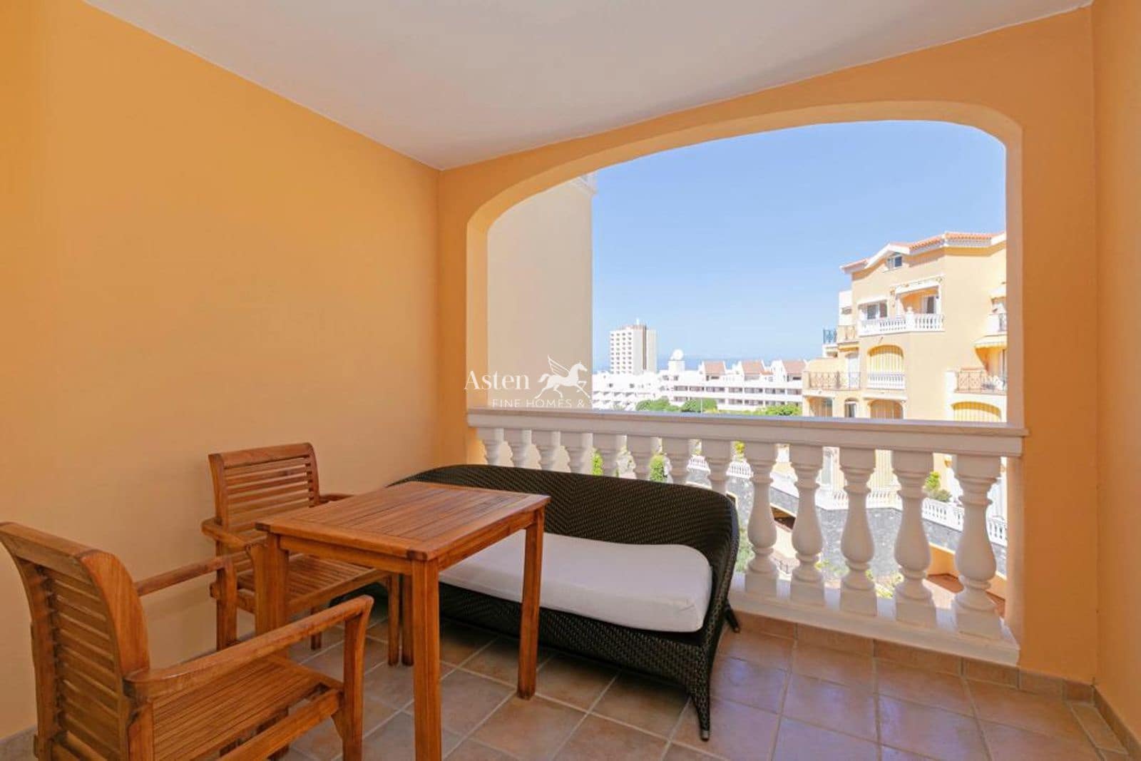 1 soveværelse Lejlighed til salg i Los Cristianos med swimmingpool garage - € 350.000 (Ref: 9895373)