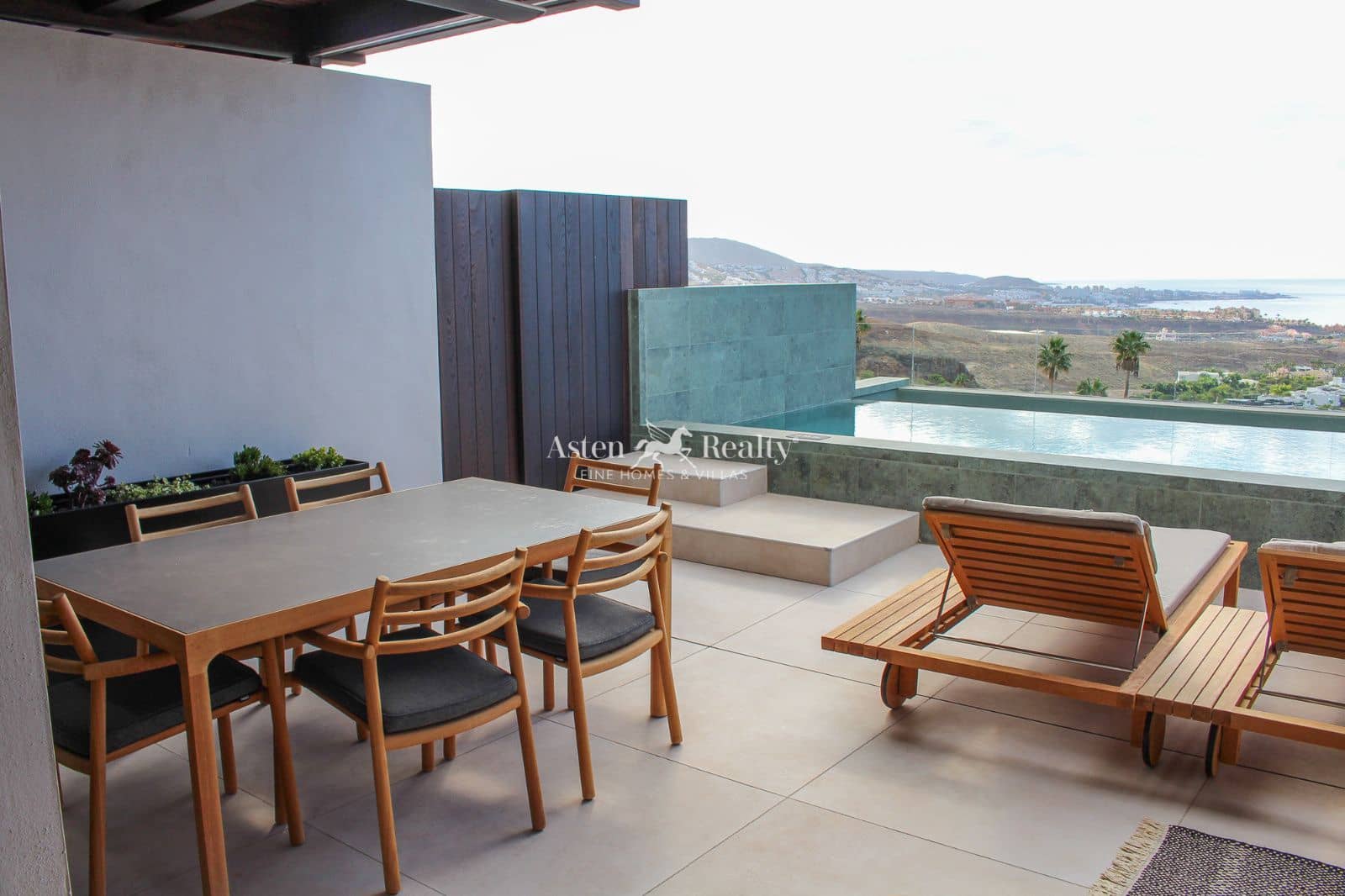 2 soverom Bungalow til salgs i La Caleta Adeje med svømmebasseng garasje - € 1 125 000 (Ref: 9902471)