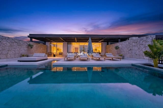 3 sypialnia Dom na sprzedaż w La Caleta Adeje, Adeje z basenem garażem - 2 300 000 € (Ref: 9902472)