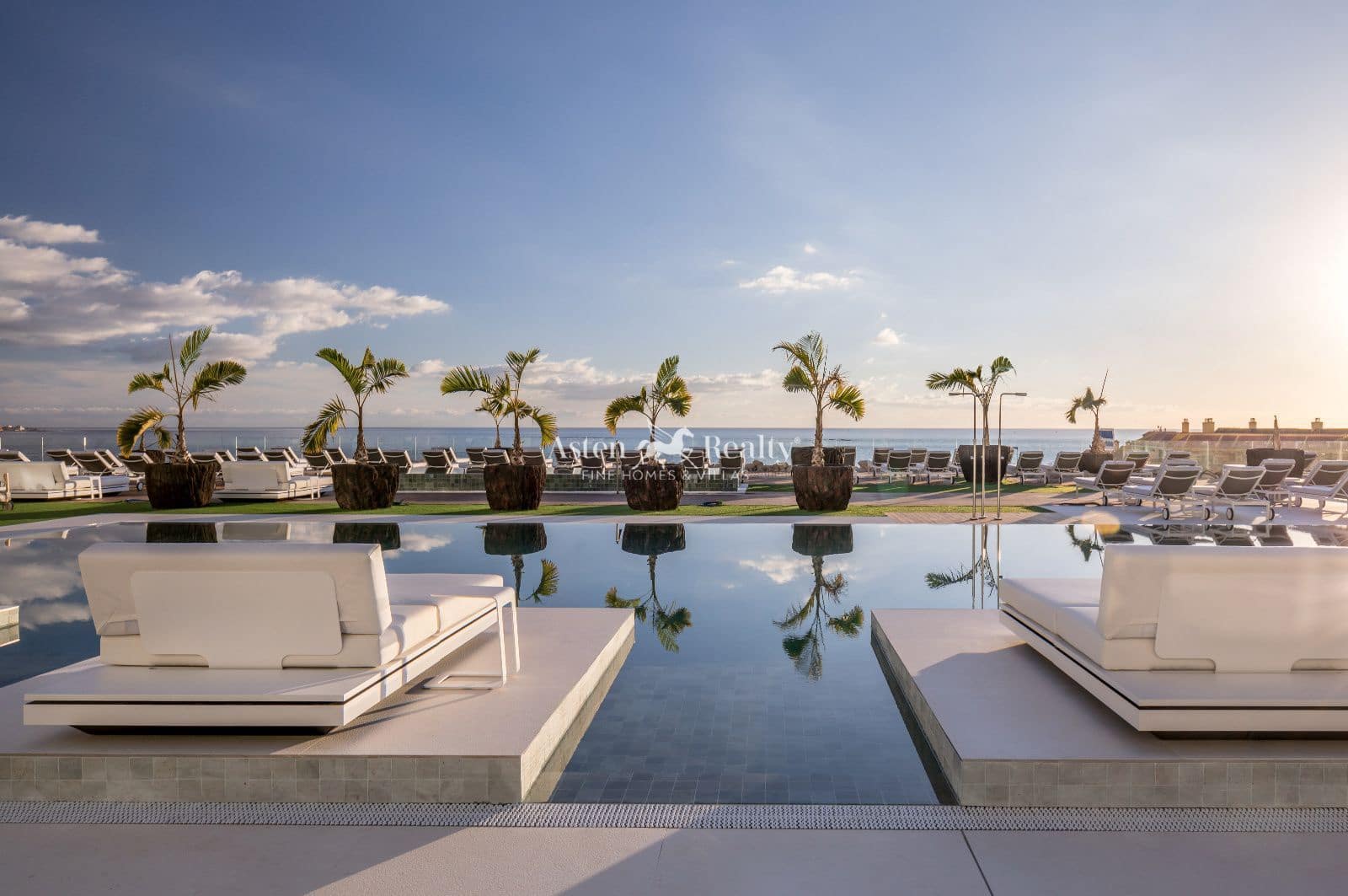 2 quarto Apartamento para venda em La Caleta Adeje com piscina garagem - 1 095 000 € (Ref: 9909761)