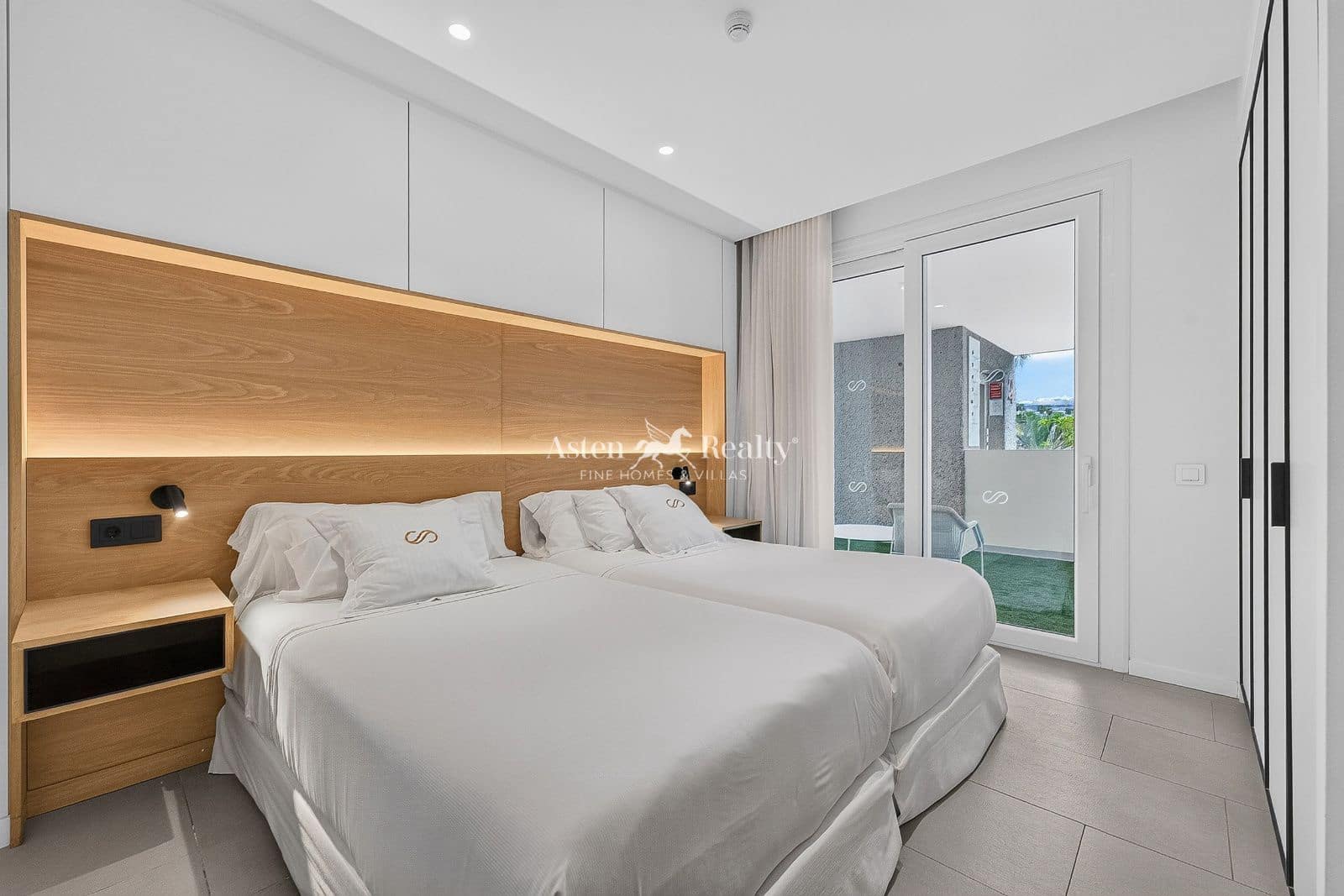 2 bedroom Flat for sale in La Caleta Adeje with pool garage - € 1,095,000 (Ref: 9909761)