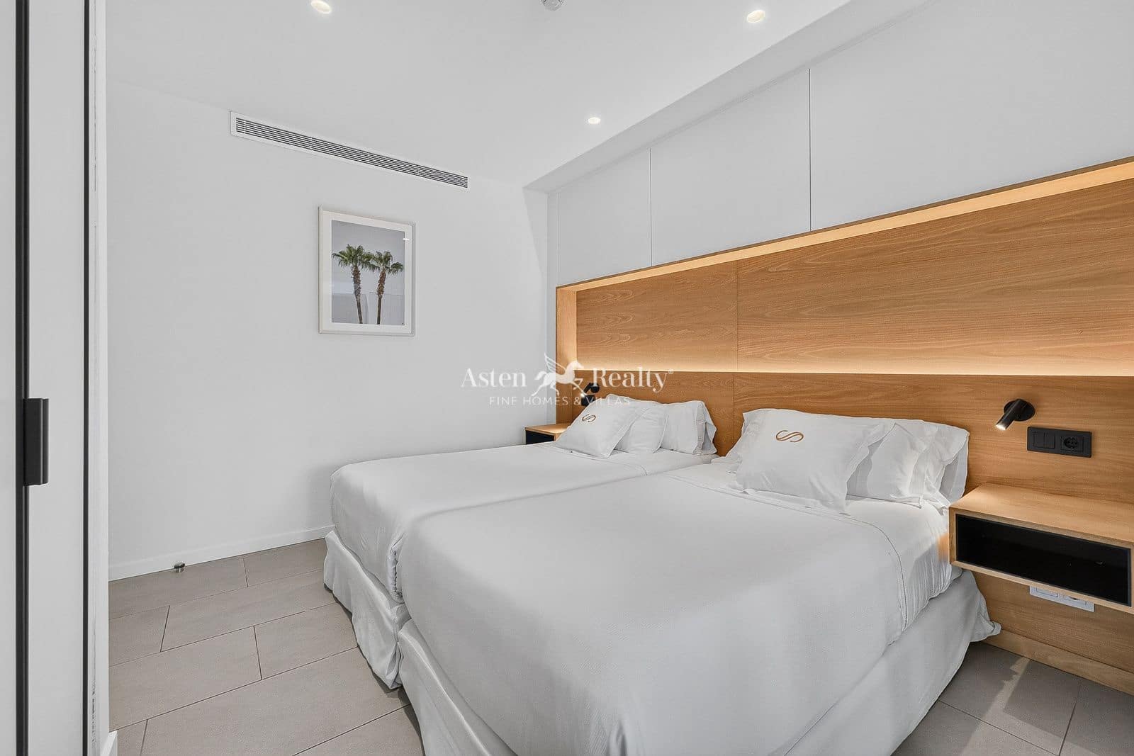 2 bedroom Flat for sale in La Caleta Adeje with pool garage - € 1,095,000 (Ref: 9909761)