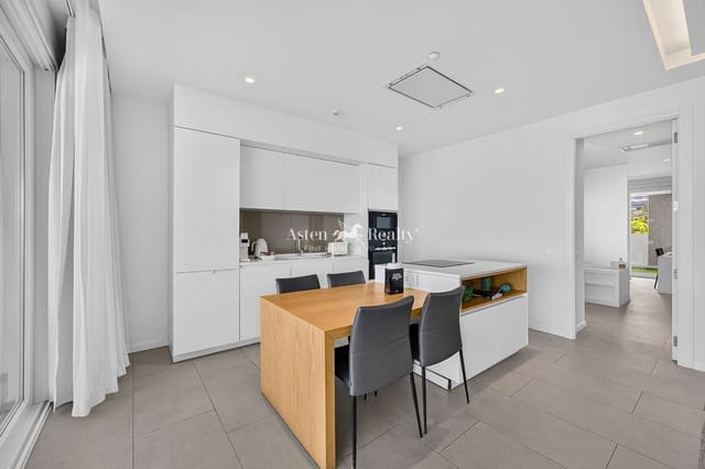 2 soveværelse Lejlighed til salg i La Caleta Adeje, Adeje med swimmingpool garage - € 1.095.000 (Ref: 9909761)