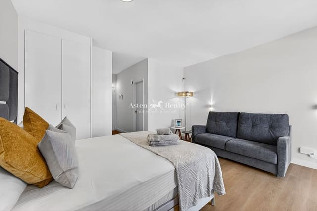 Asunto myytävänä paikassa Playa Paraiso, Adeje mukana uima-altaan - 230 000 € (Ref: 9914943)