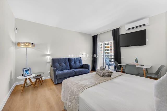 Asunto myytävänä paikassa Playa Paraiso, Adeje mukana uima-altaan - 230 000 € (Ref: 9914943)
