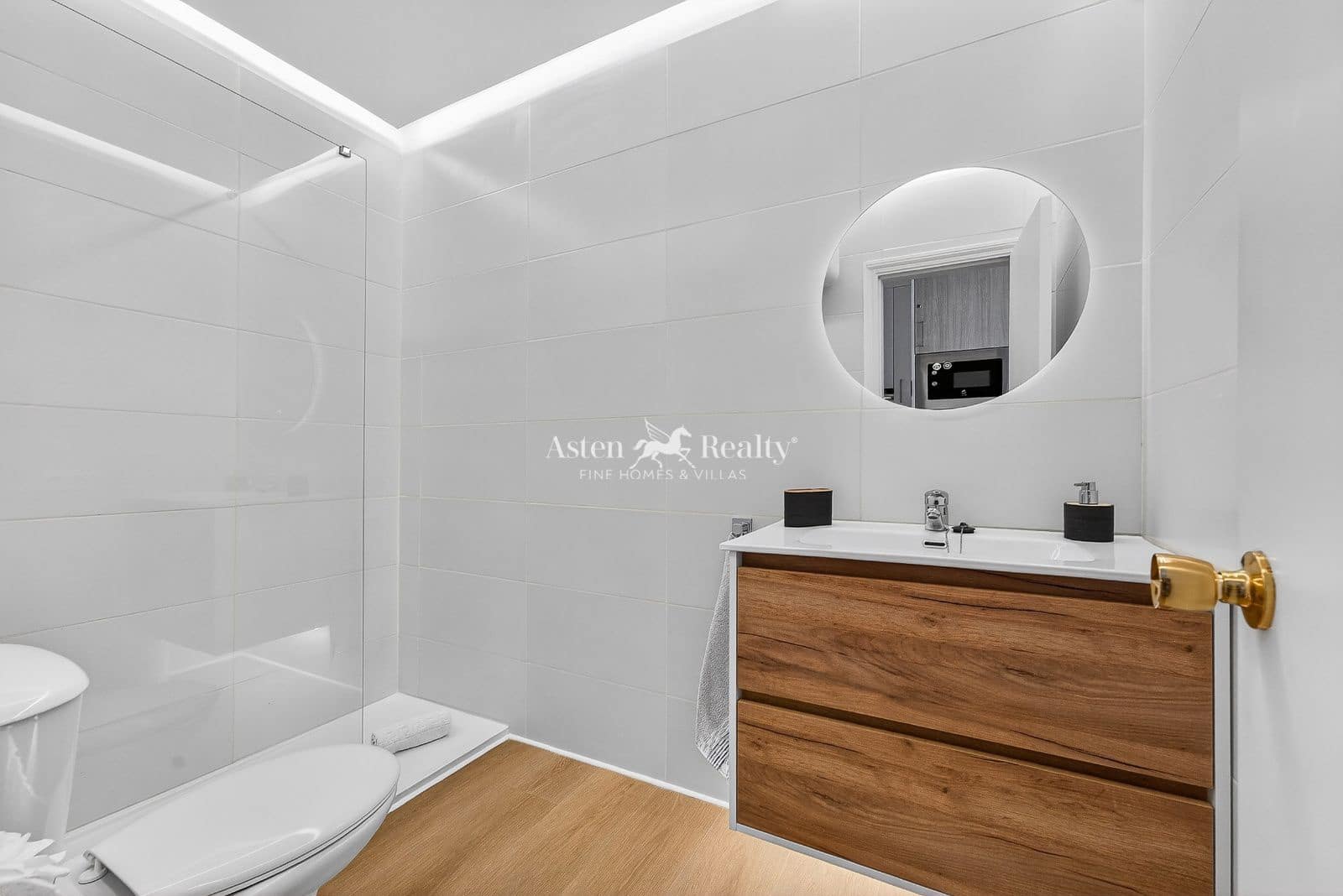 Asunto myytävänä paikassa Playa Paraiso mukana uima-altaan - 230 000 € (Ref: 9914943)