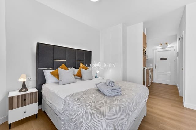 Asunto myytävänä paikassa Playa Paraiso, Adeje mukana uima-altaan - 230 000 € (Ref: 9914943)