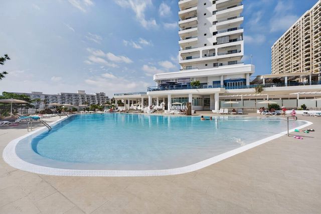Mieszkanie na sprzedaż w Playa Paraiso, Adeje z basenem garażem - 230 000 € (Ref: 9914943)