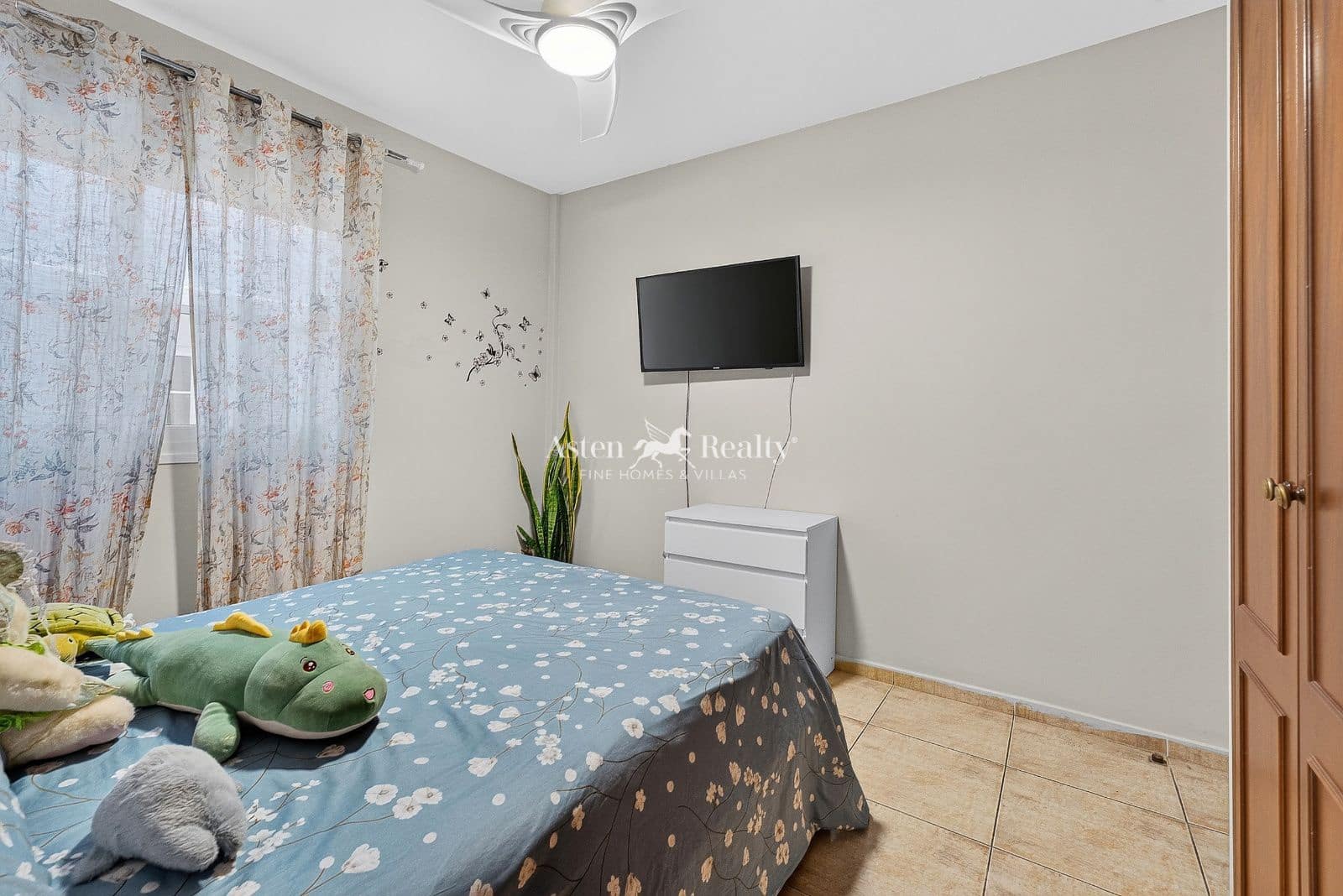 2 bedroom Flat for sale in Las Galletas with garage - € 249,700 (Ref: 9922841)