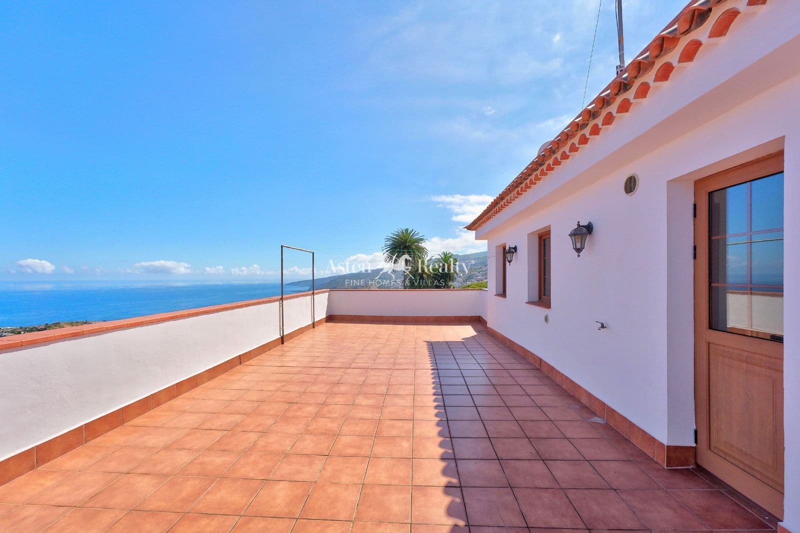 4 bedroom Villa for sale in Santa Ursula with garage - € 490,000 (Ref: 9932296)